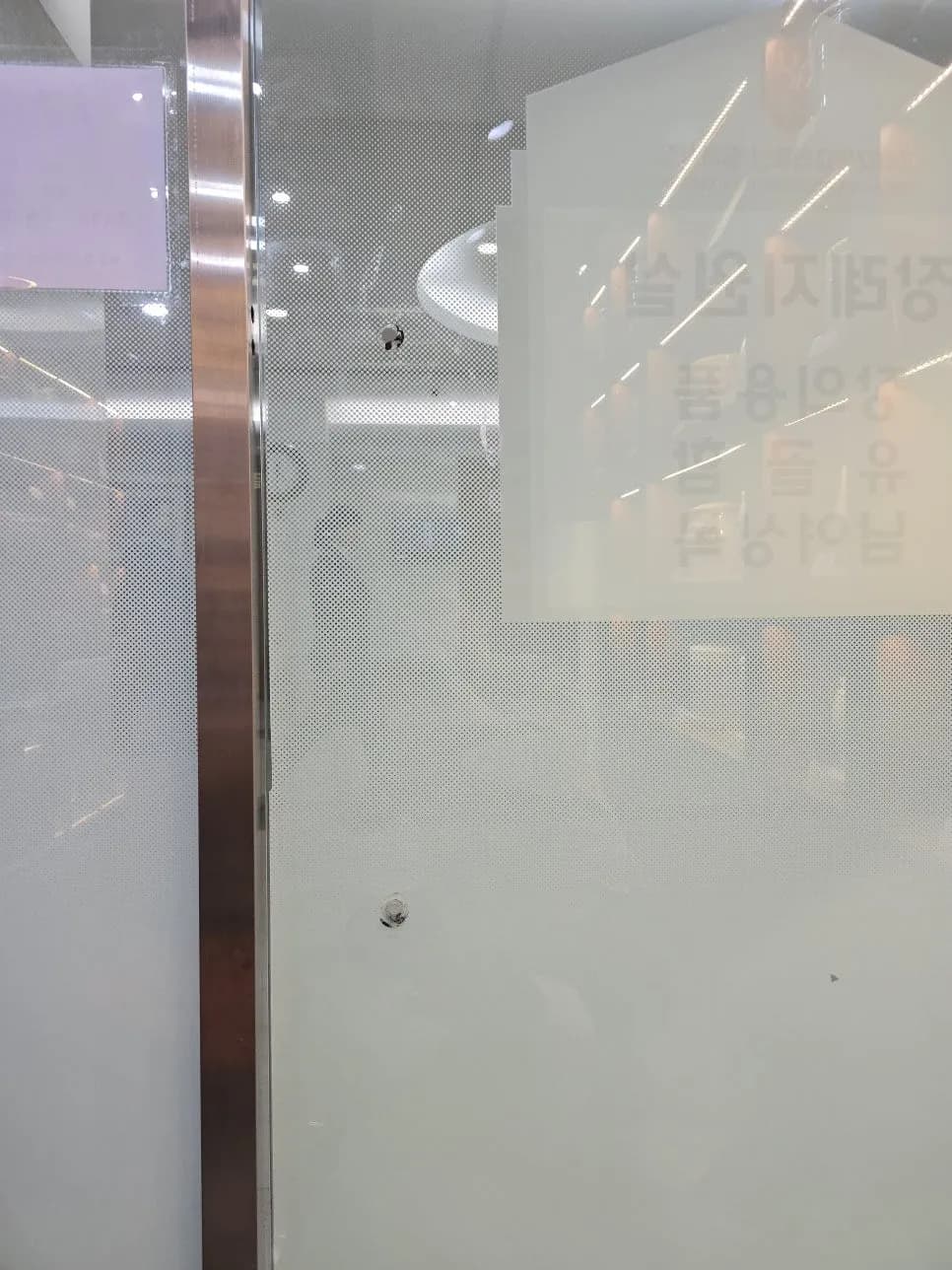 사무실유리문 손잡이빠짐 작업 과정