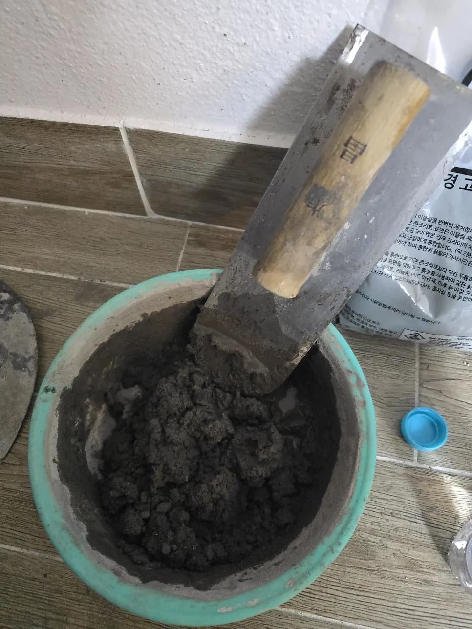 건물외벽에어컨구멍 작업 과정
