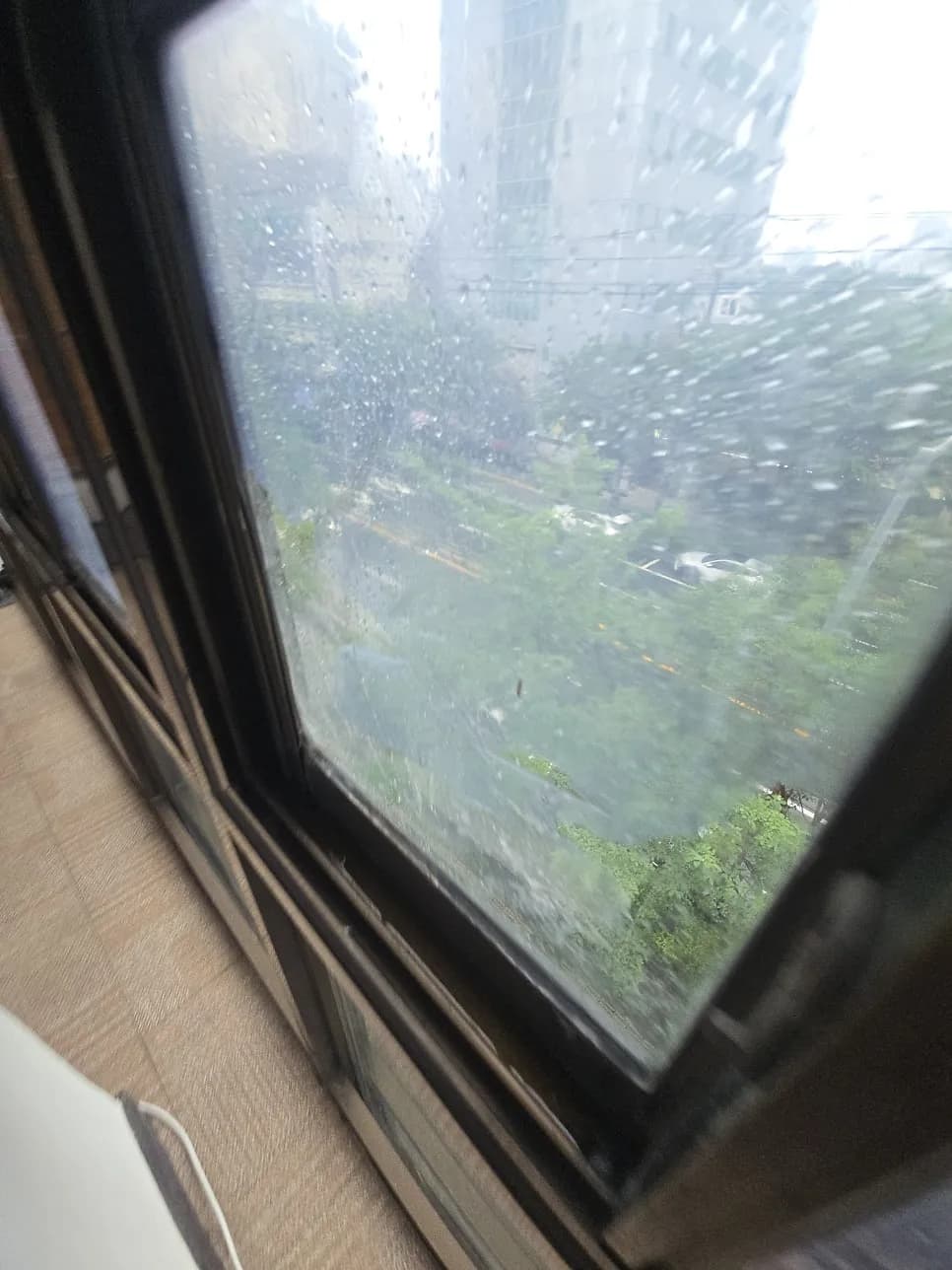 사무실창문 필름 제거 작업 과정
