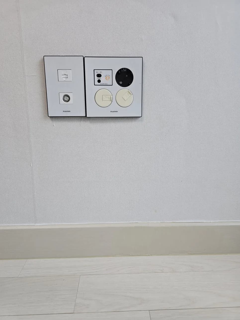 광진 반려견이 물어뜯은 거실걸레받이파 작업 과정