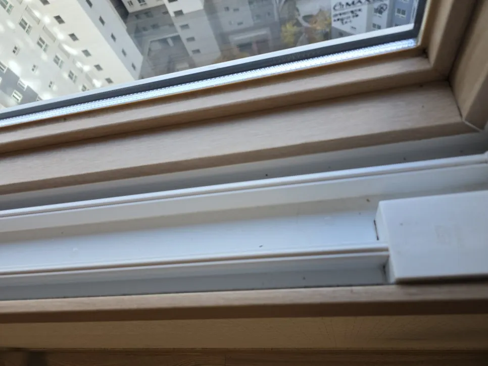 곰팡이핀 샷시청소부터 창문 실리콘까지 작업 과정