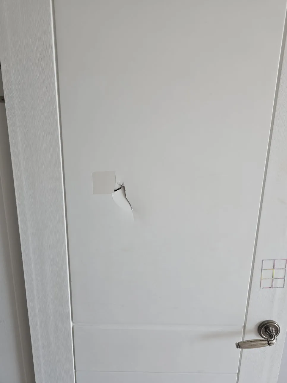 구멍난방문짝 작업 과정