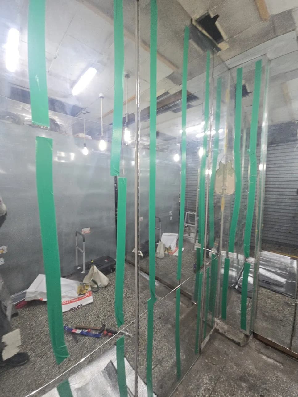 매장 대형 거울 철거 폐기 전문 업체 작업 과정