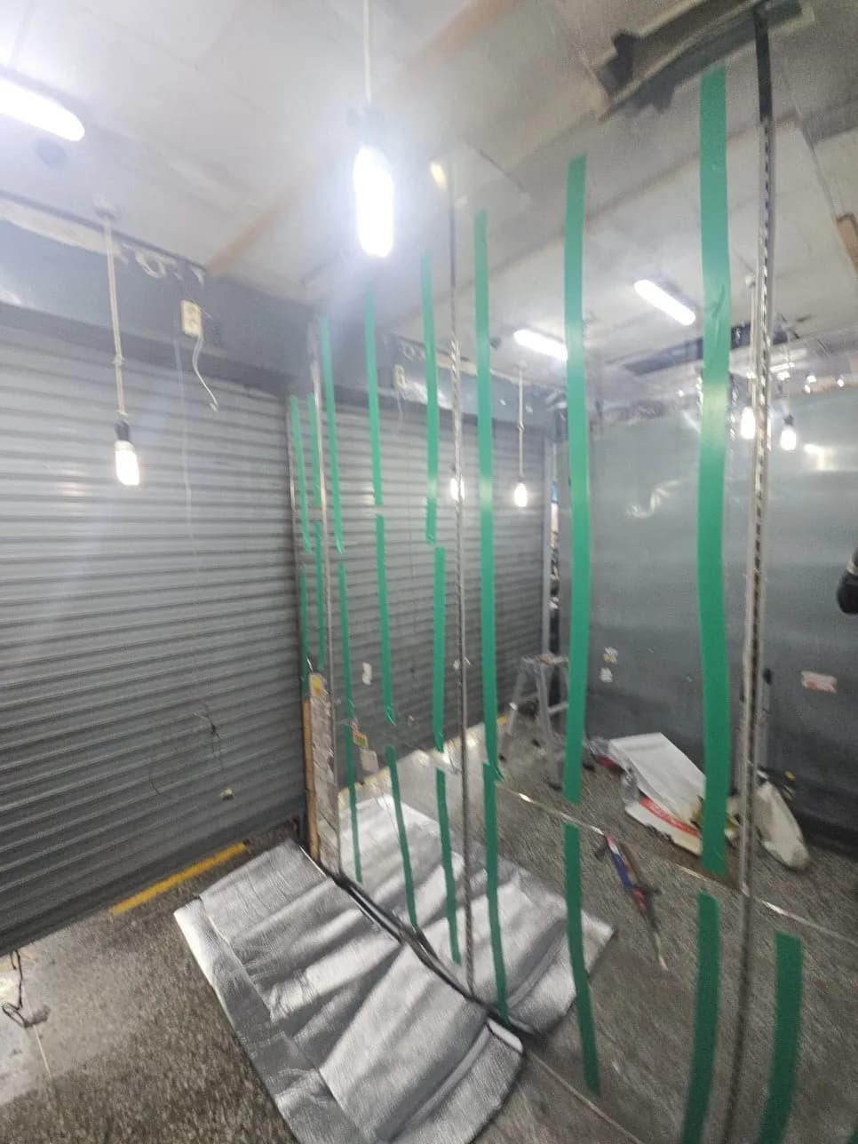매장 대형 거울 철거 폐기 전문 업체 작업 과정