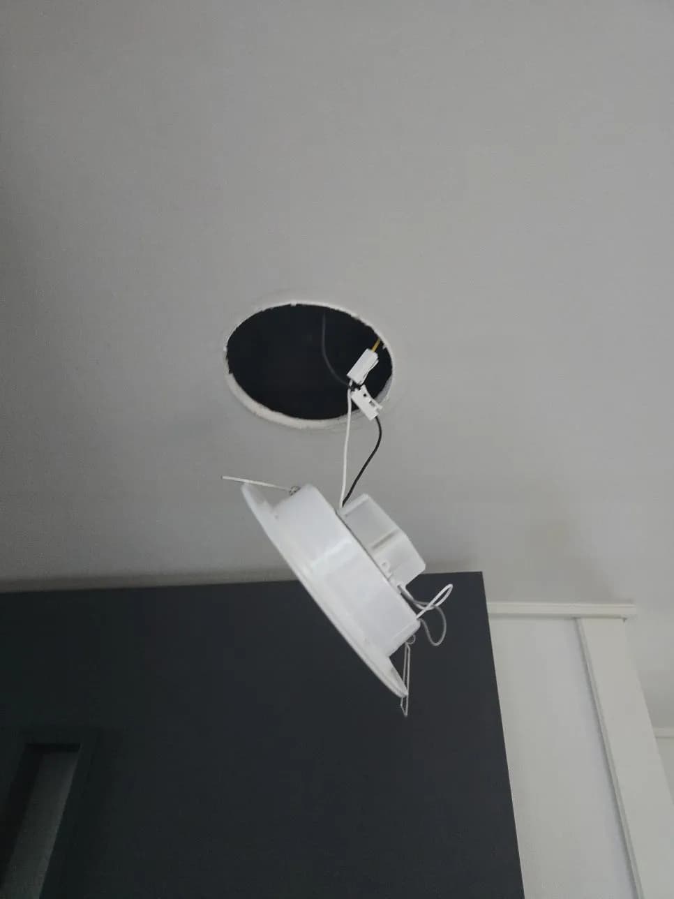 천장등 다운라이트고장 매립등부분교체 작업 과정