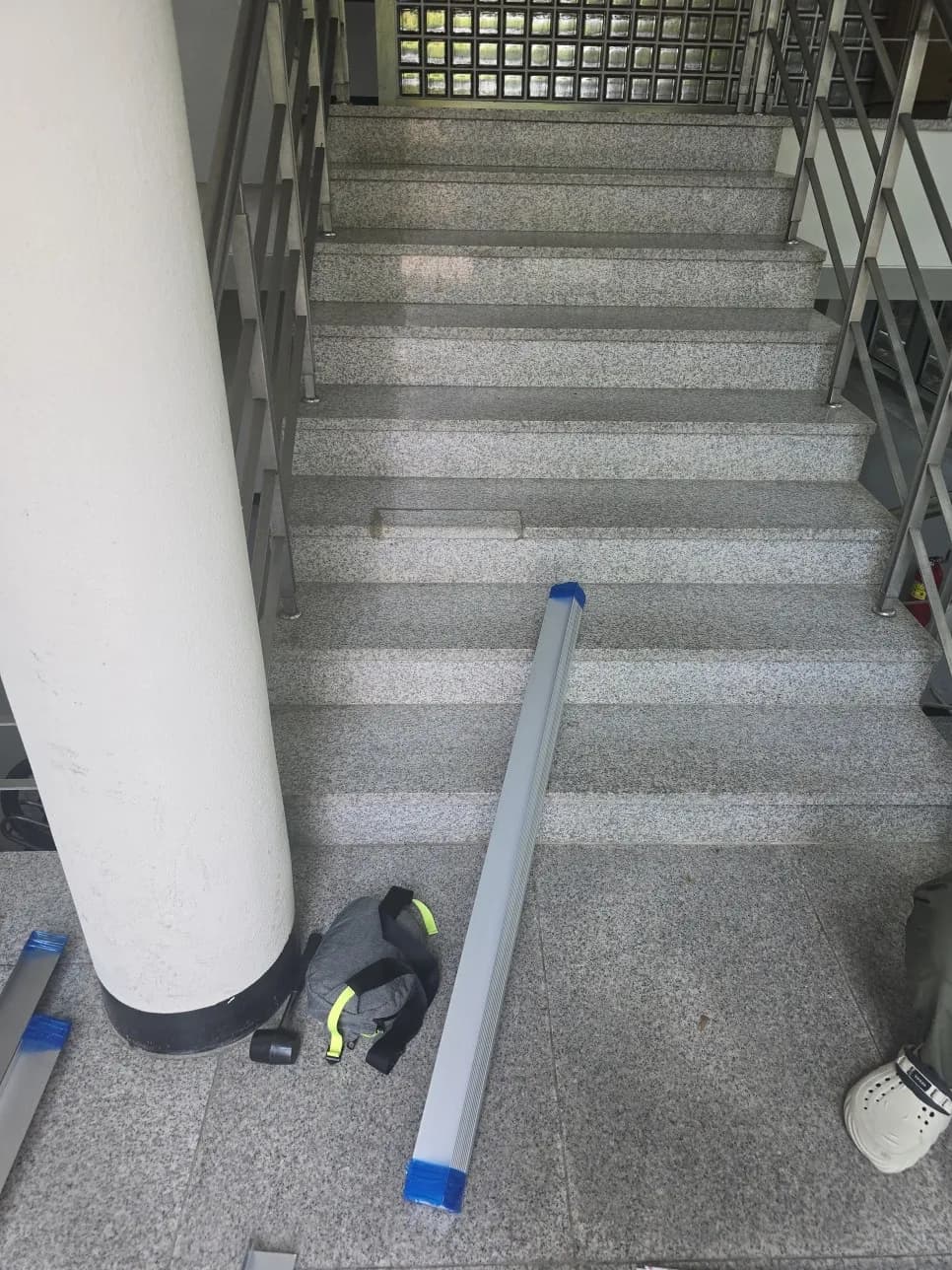 관공서계단 논슬립 — 시공 전