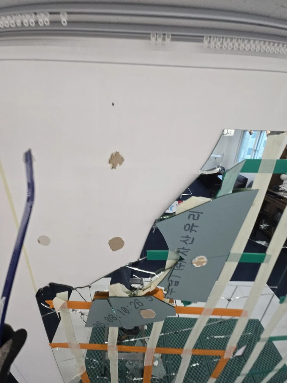 대형큰거울철거폐기전문 업체 작업 과정