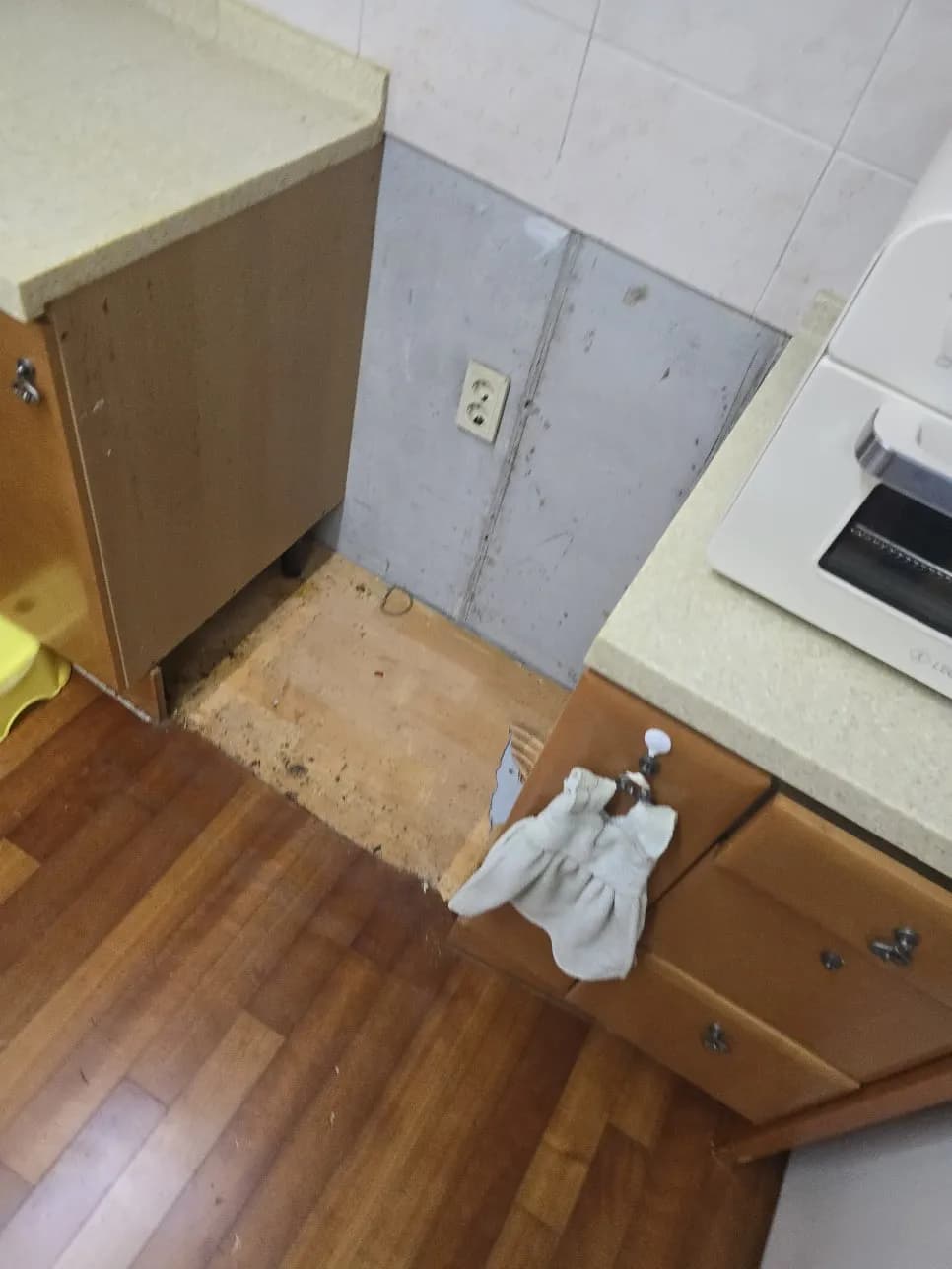 수원 가스오븐렌지 철거 후 매립형전기 작업 과정