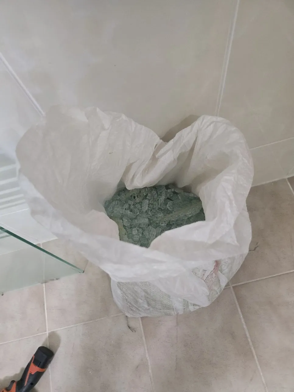 와장창깨진 샤워부스 작업 과정