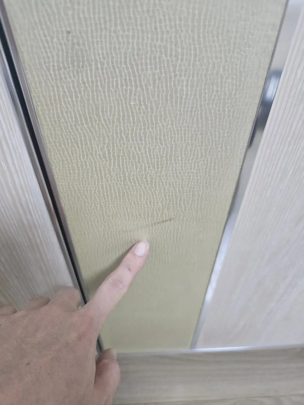 오래된 가구 부분 필름 교체 비용 작업 과정
