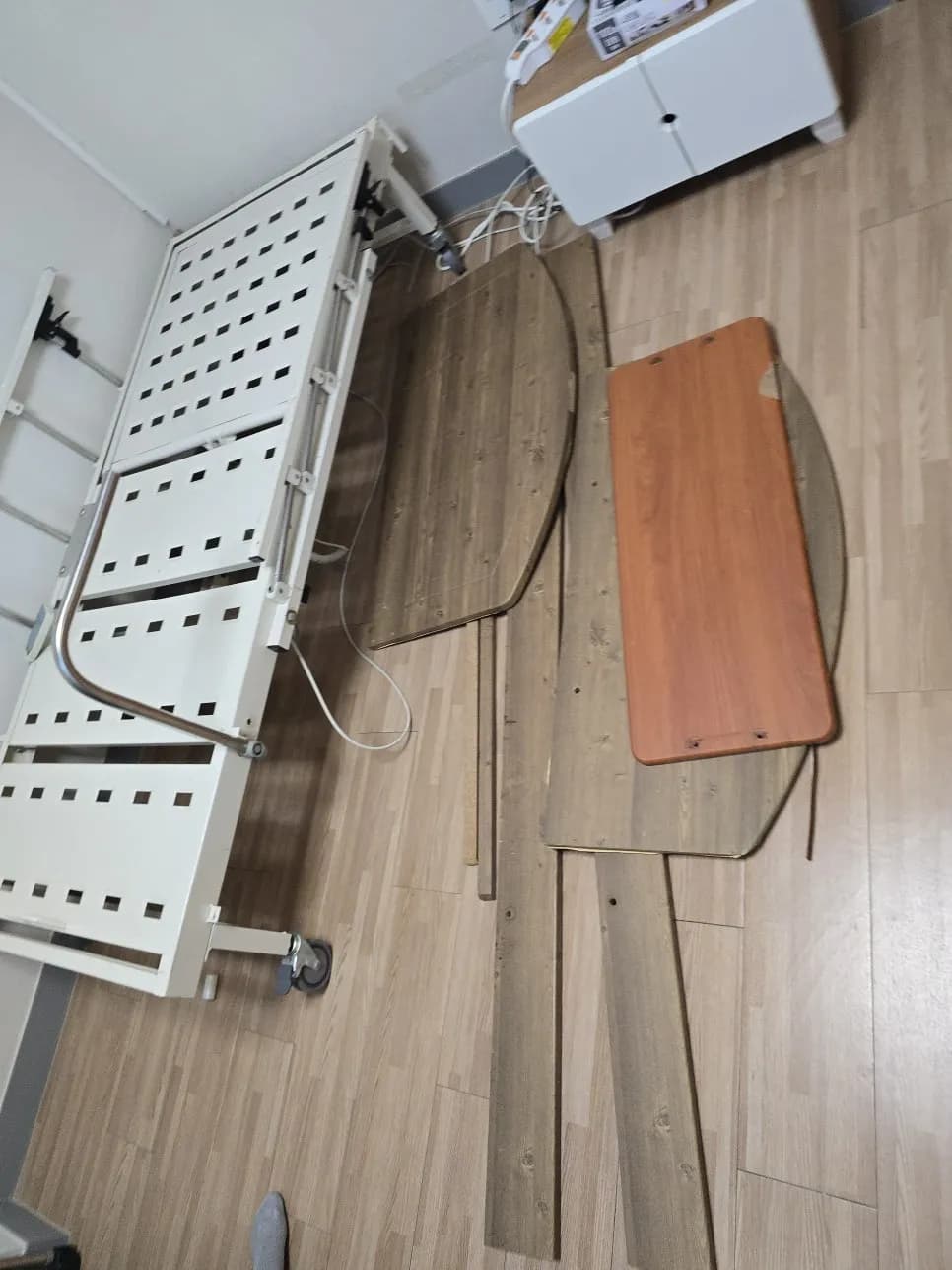 병원입원실침대필름 벗겨짐 작업 과정