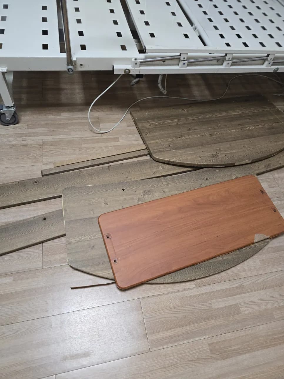 병원입원실침대필름 벗겨짐 작업 과정