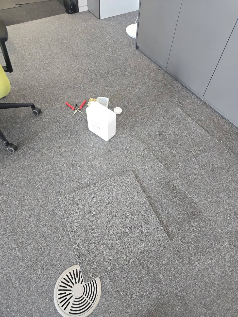사무실오염된바닥 작업 과정