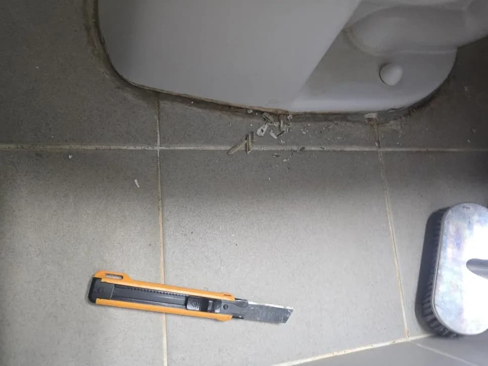 변기바닥이음새 작업 과정