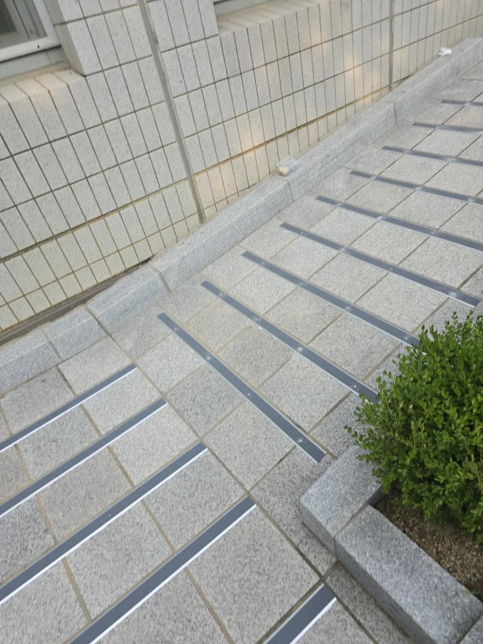 관공서계단 경사로 — 시공 후