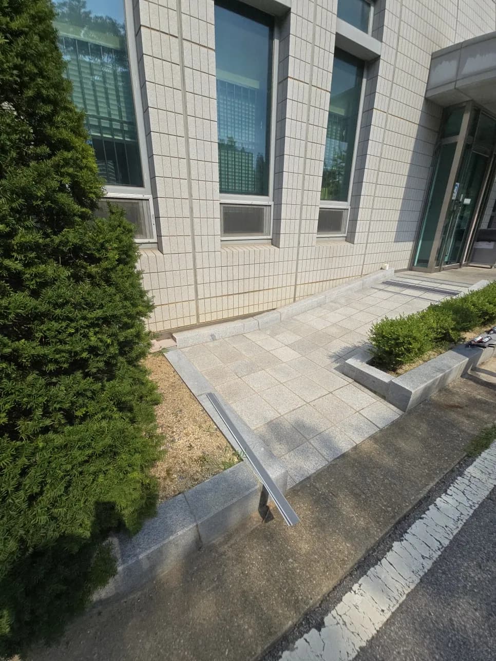 관공서계단 경사로 — 시공 전