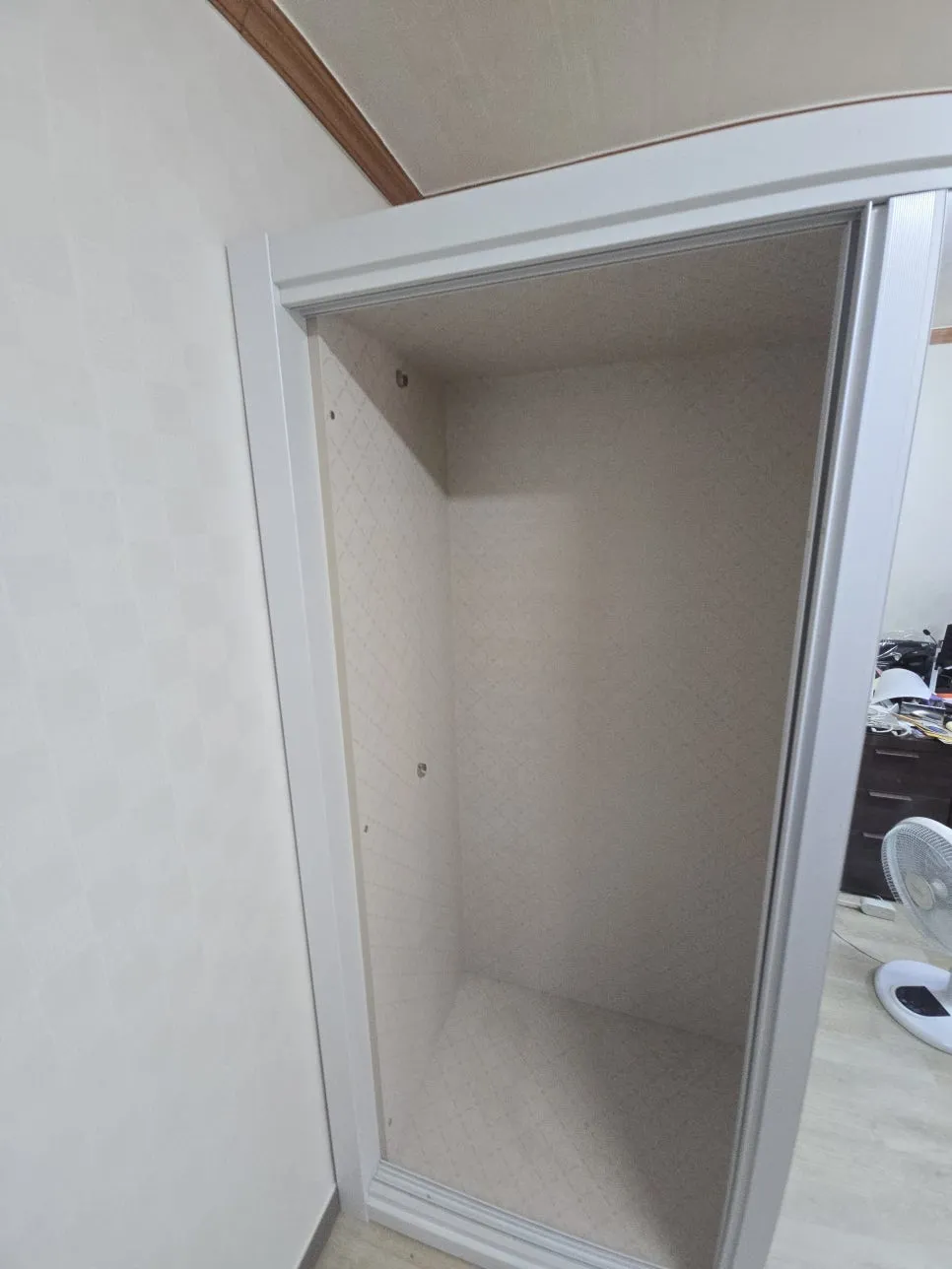 수납장롱 가구 — 시공 전
